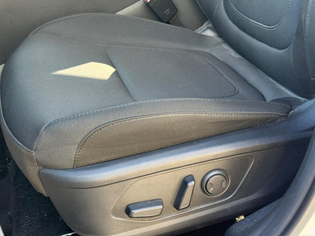Hyundai Tucson Vehicle Full-screen Gallery Image 24