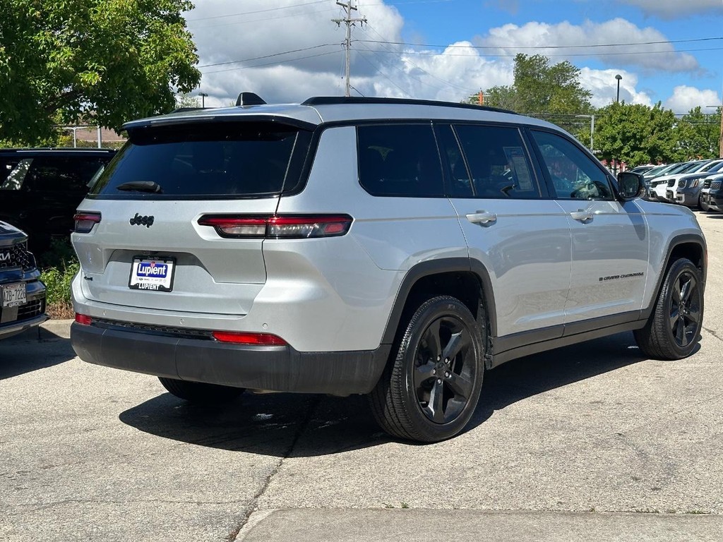 Jeep Grand Cherokee L Vehicle Full-screen Gallery Image 03