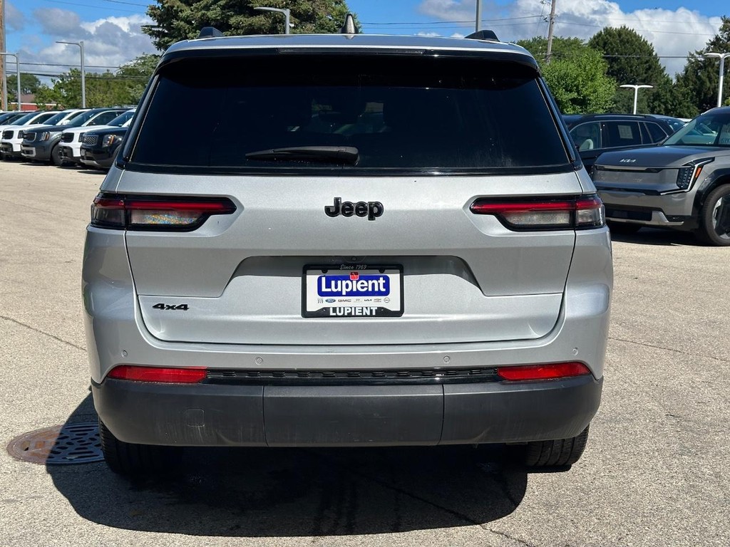 Jeep Grand Cherokee L Vehicle Full-screen Gallery Image 04