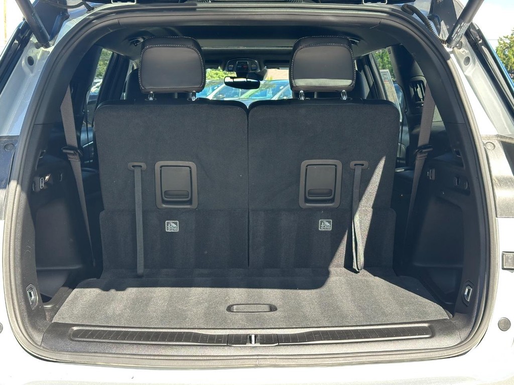Jeep Grand Cherokee L Vehicle Full-screen Gallery Image 06