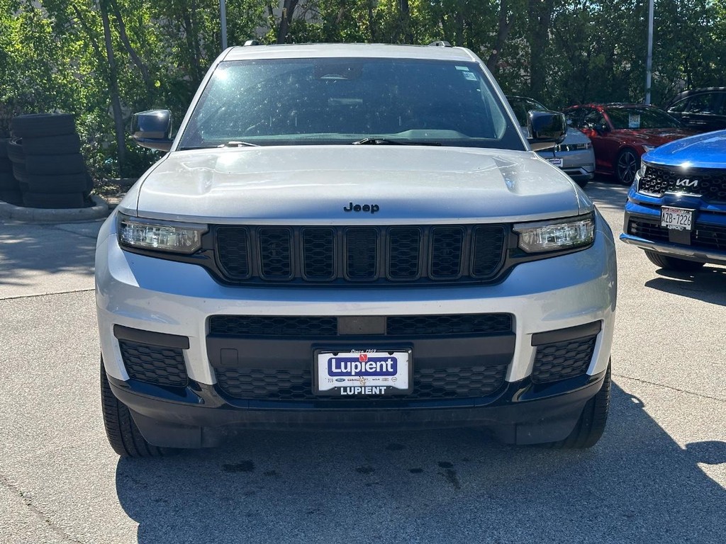 Jeep Grand Cherokee L Vehicle Full-screen Gallery Image 09