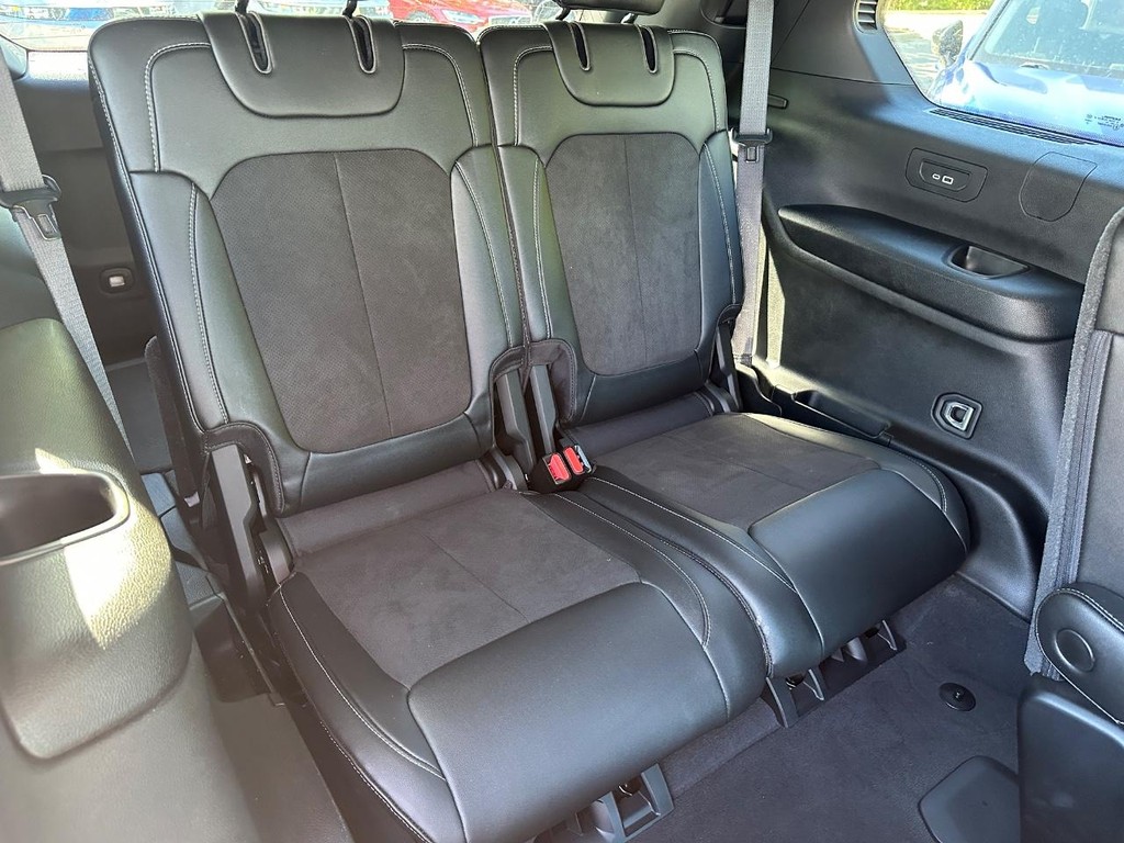 Jeep Grand Cherokee L Vehicle Full-screen Gallery Image 10