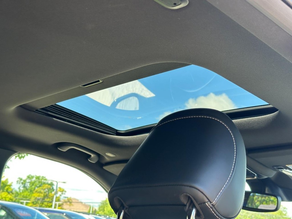 Jeep Grand Cherokee L Vehicle Full-screen Gallery Image 12