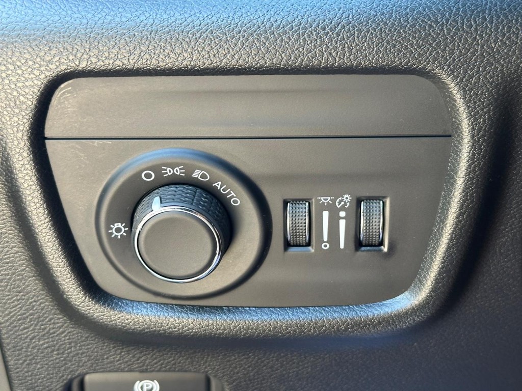 Jeep Grand Cherokee L Vehicle Full-screen Gallery Image 24