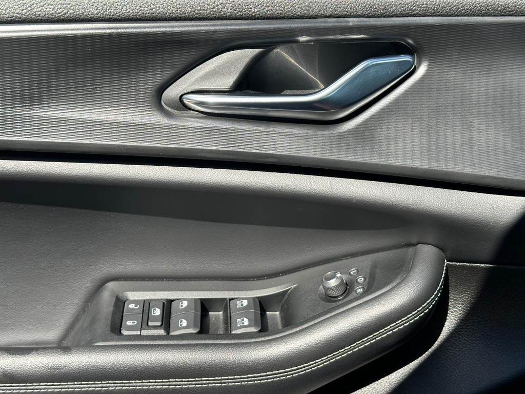 Jeep Grand Cherokee L Vehicle Full-screen Gallery Image 25