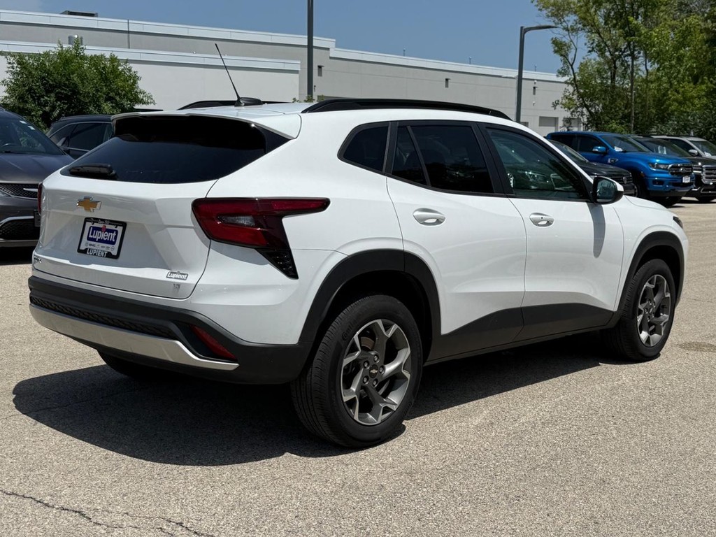 Chevrolet Trax Vehicle Full-screen Gallery Image 02