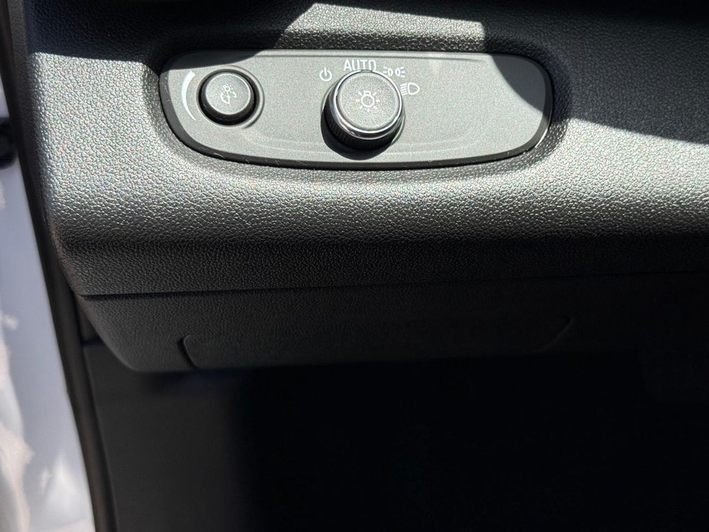 Chevrolet Trax Vehicle Full-screen Gallery Image 23