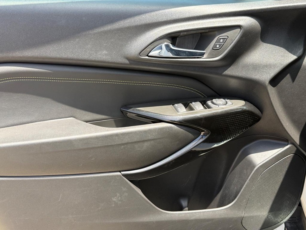 Chevrolet Trax Vehicle Full-screen Gallery Image 24