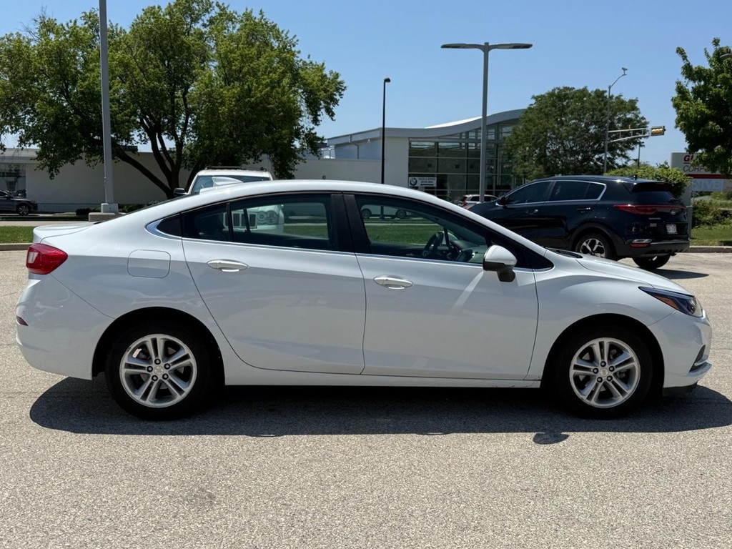 Chevrolet Cruze Vehicle Full-screen Gallery Image 02