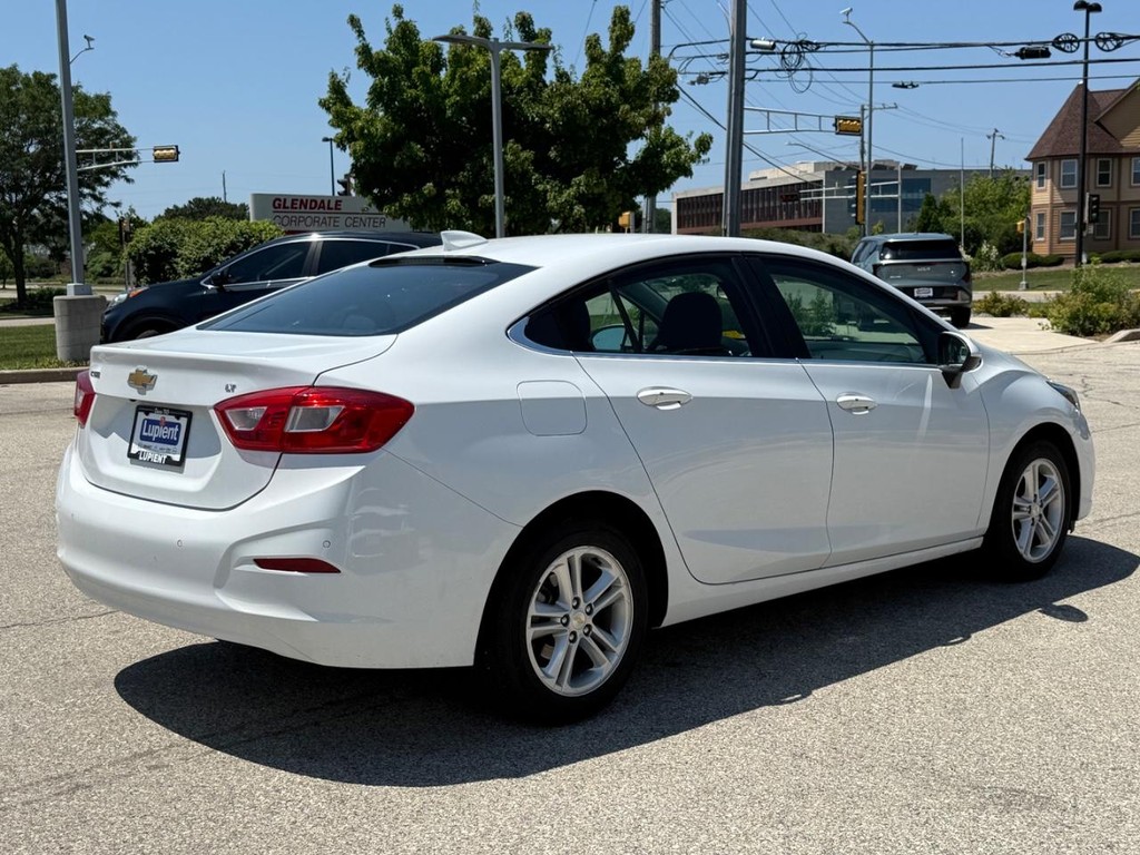 Chevrolet Cruze Vehicle Full-screen Gallery Image 03
