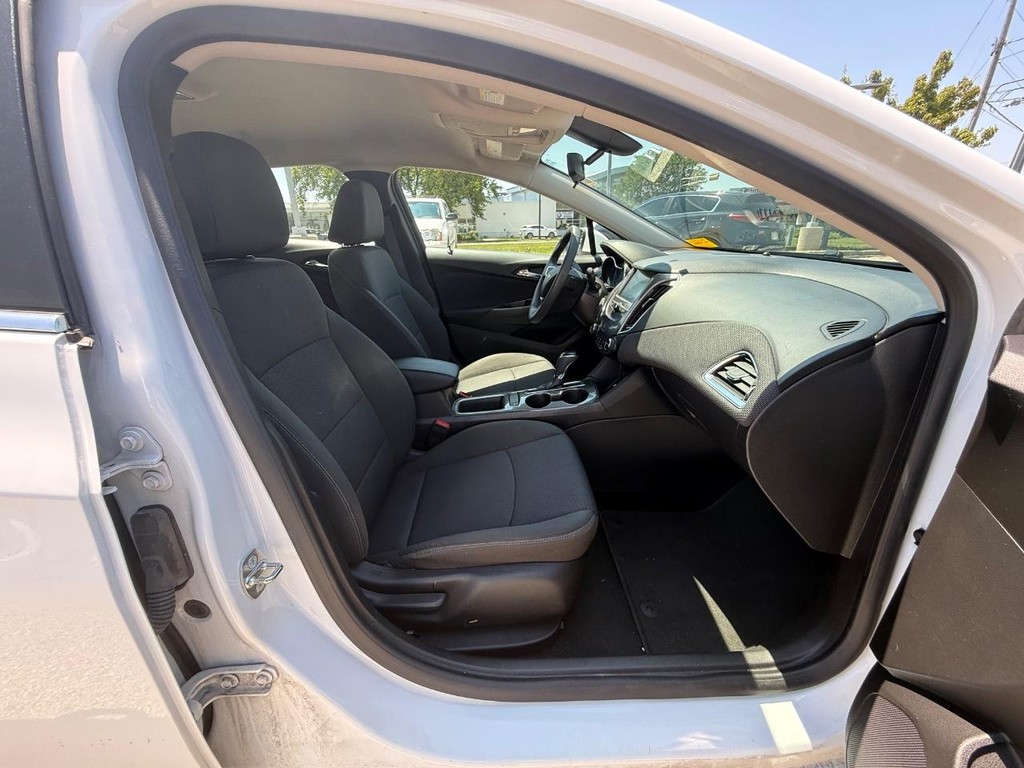 Chevrolet Cruze Vehicle Full-screen Gallery Image 09
