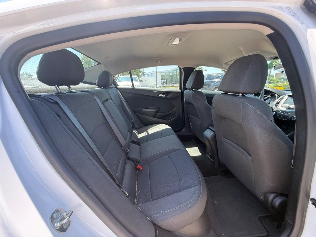 Chevrolet Cruze Vehicle Full-screen Gallery Image 10