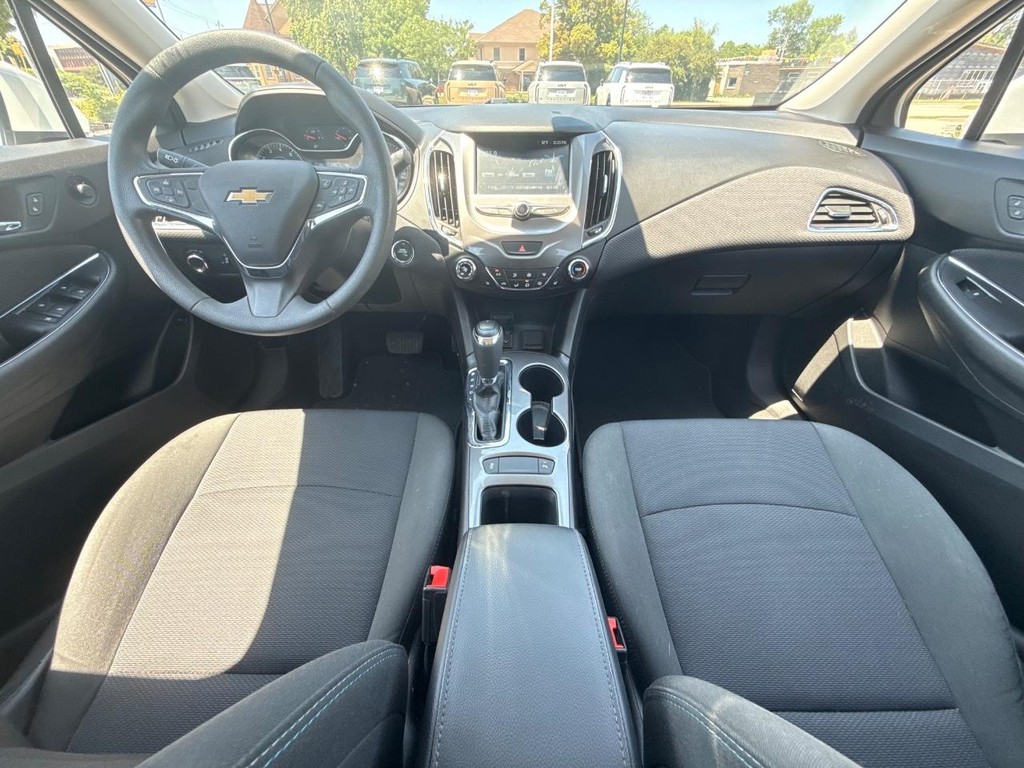 Chevrolet Cruze Vehicle Full-screen Gallery Image 12