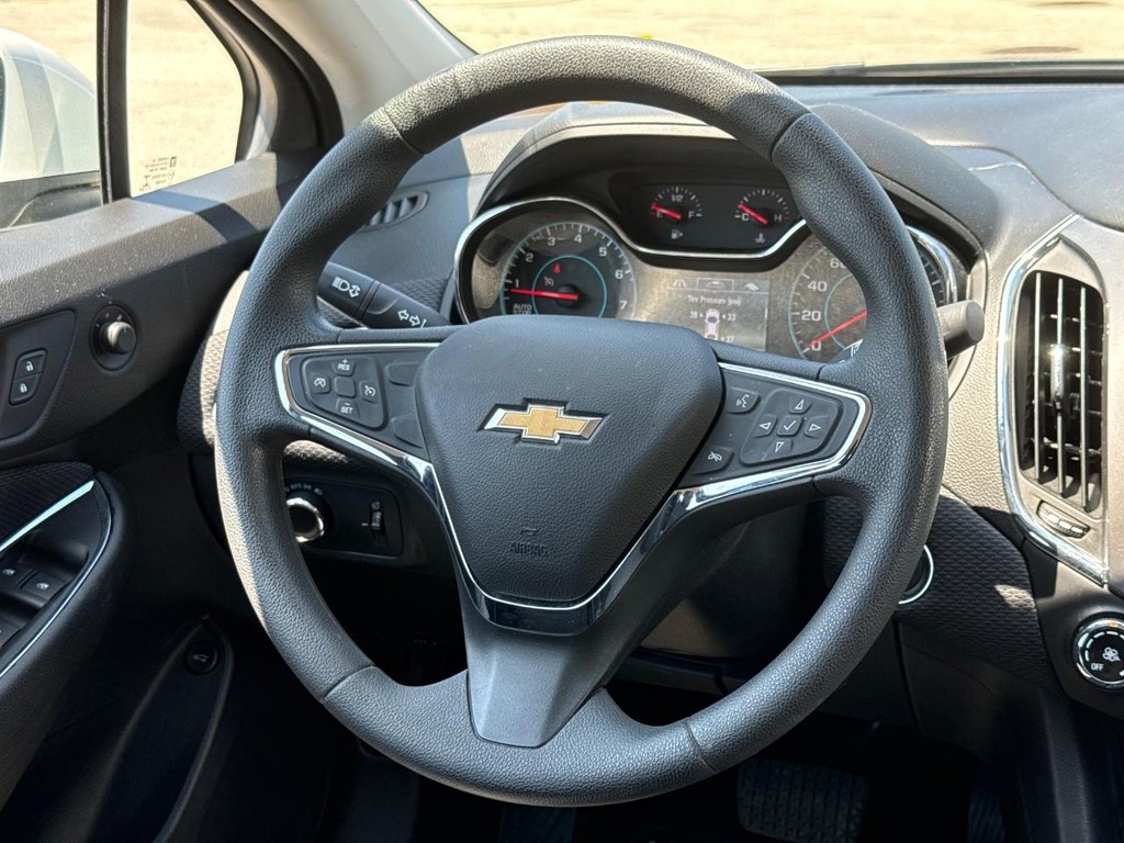Chevrolet Cruze Vehicle Full-screen Gallery Image 13