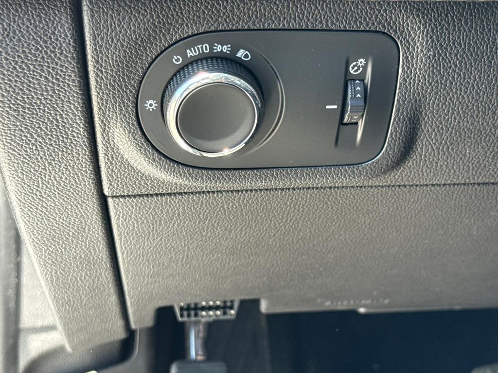 Chevrolet Cruze Vehicle Full-screen Gallery Image 22