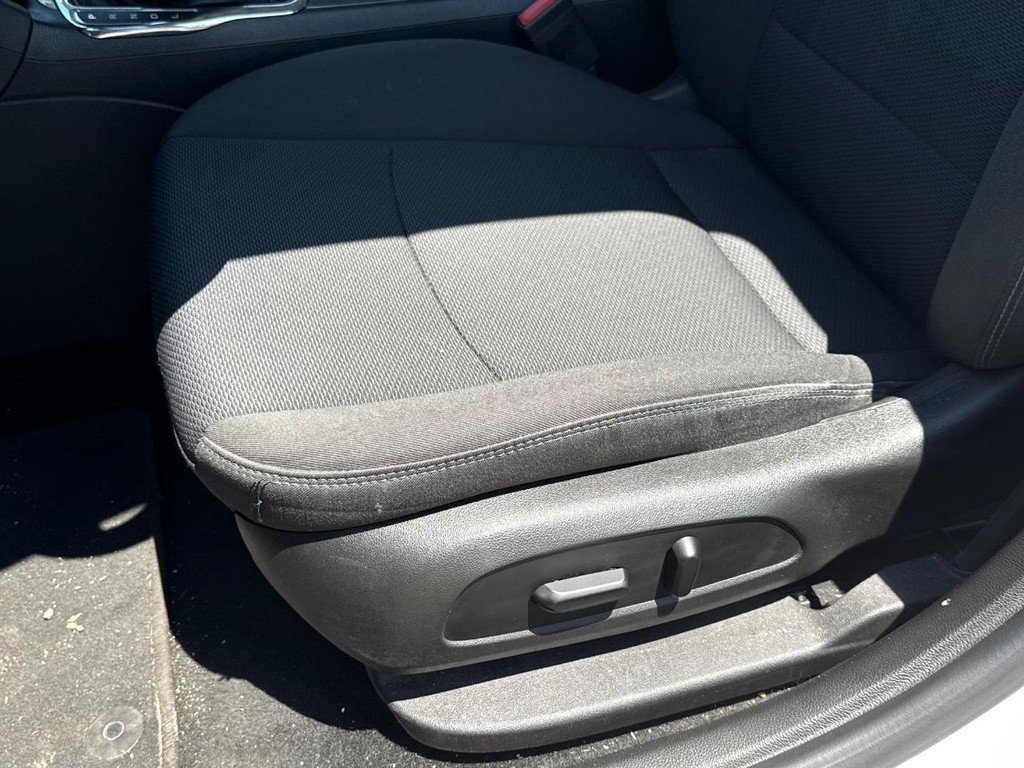 Chevrolet Cruze Vehicle Full-screen Gallery Image 24