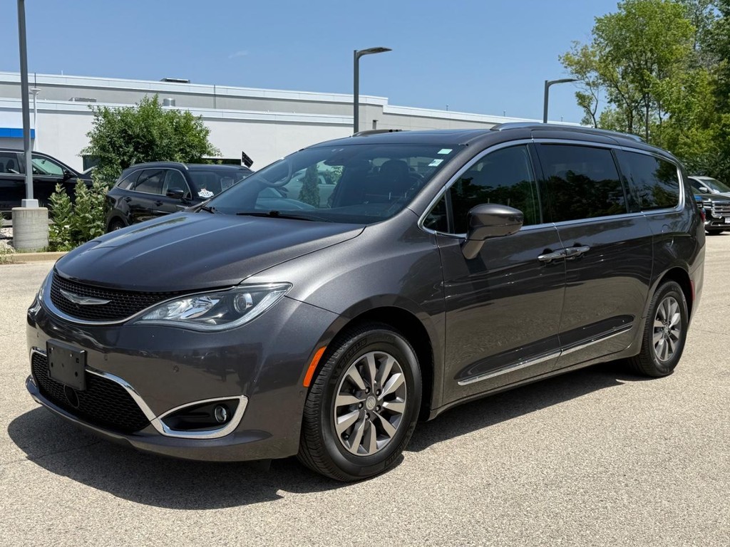 Chrysler Pacifica Vehicle Full-screen Gallery Image 07