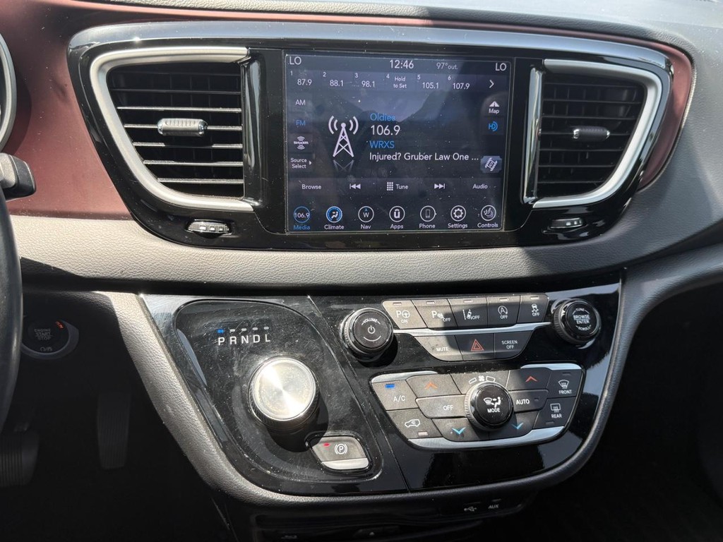 Chrysler Pacifica Vehicle Full-screen Gallery Image 19