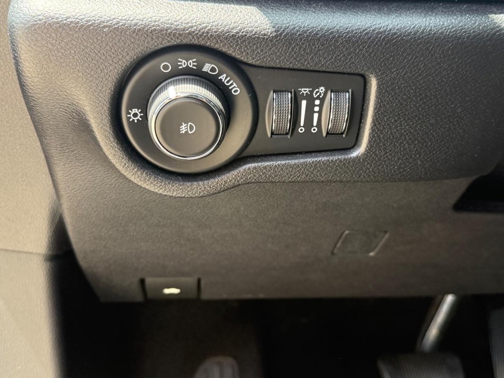 Chrysler Pacifica Vehicle Full-screen Gallery Image 24