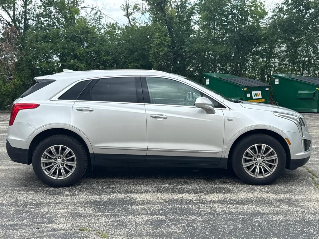 Cadillac XT5 Vehicle Full-screen Gallery Image 02