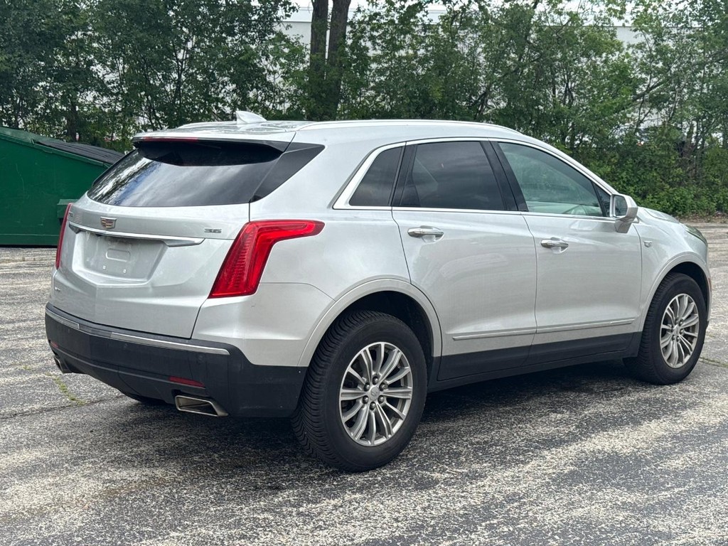 Cadillac XT5 Vehicle Full-screen Gallery Image 03
