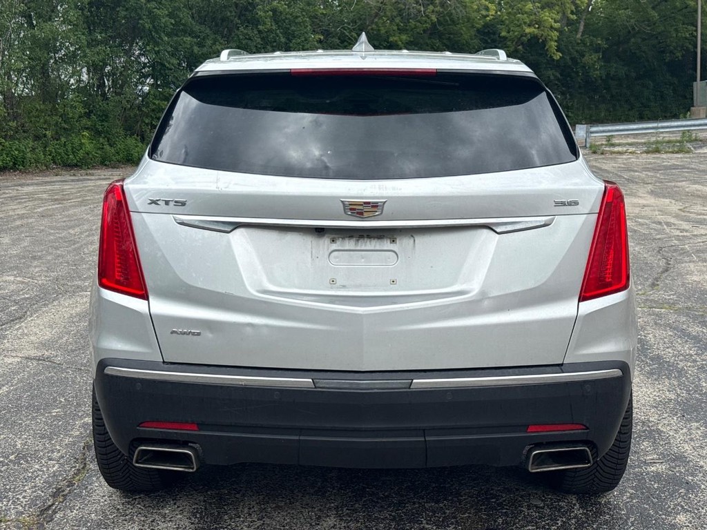 Cadillac XT5 Vehicle Full-screen Gallery Image 04