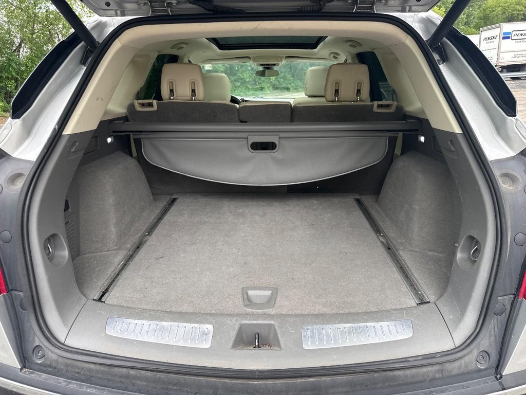 Cadillac XT5 Vehicle Full-screen Gallery Image 05