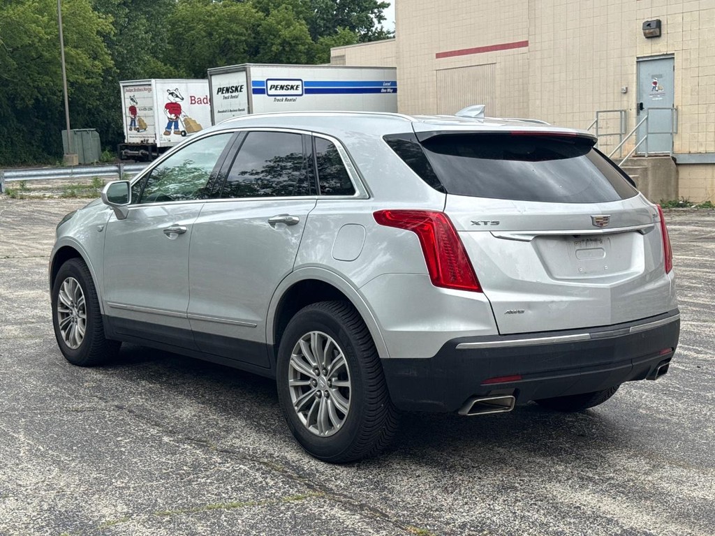 Cadillac XT5 Vehicle Full-screen Gallery Image 06