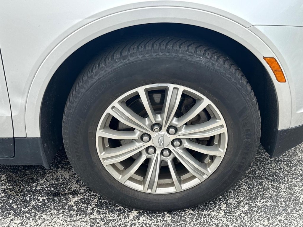 Cadillac XT5 Vehicle Full-screen Gallery Image 09
