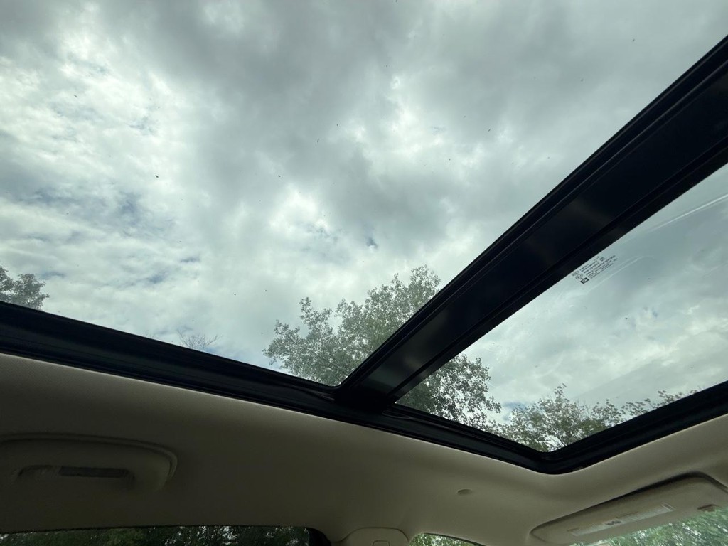 Cadillac XT5 Vehicle Full-screen Gallery Image 13