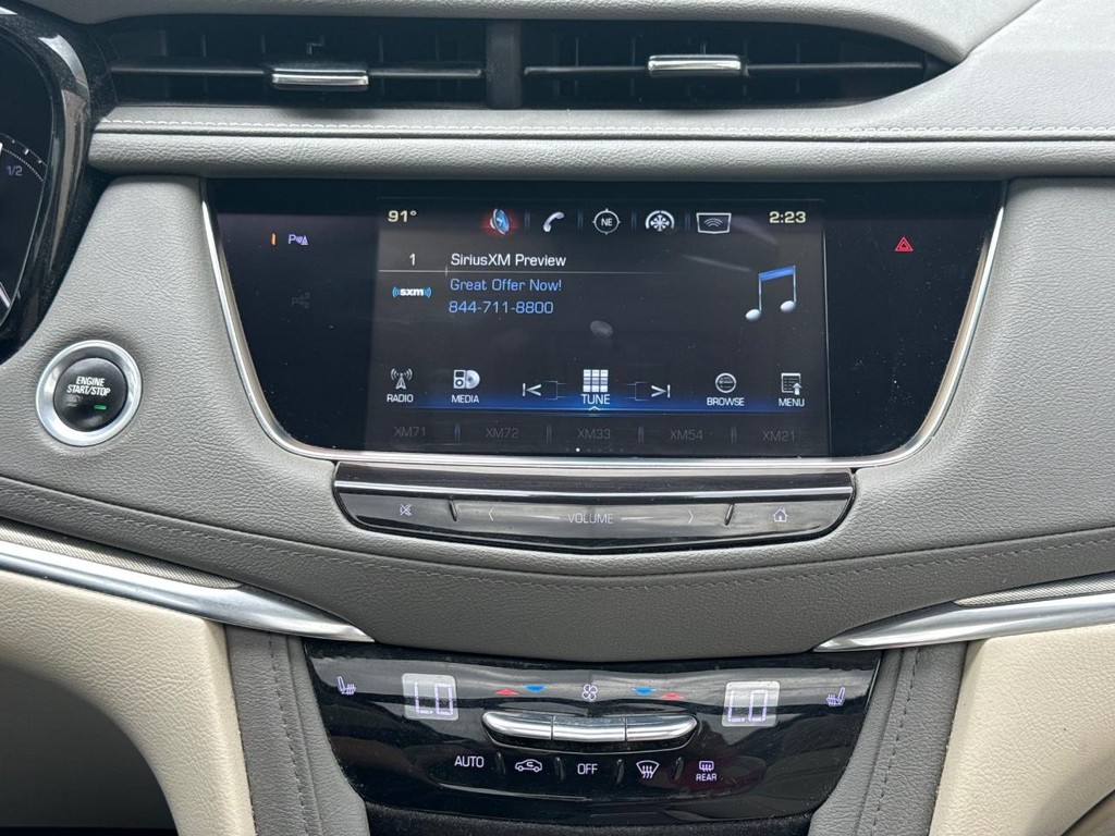Cadillac XT5 Vehicle Full-screen Gallery Image 18
