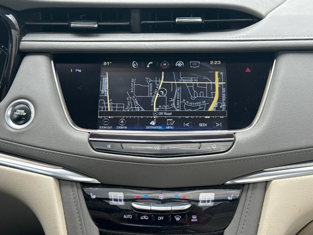 Cadillac XT5 Vehicle Full-screen Gallery Image 19