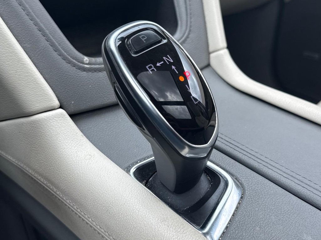 Cadillac XT5 Vehicle Full-screen Gallery Image 22