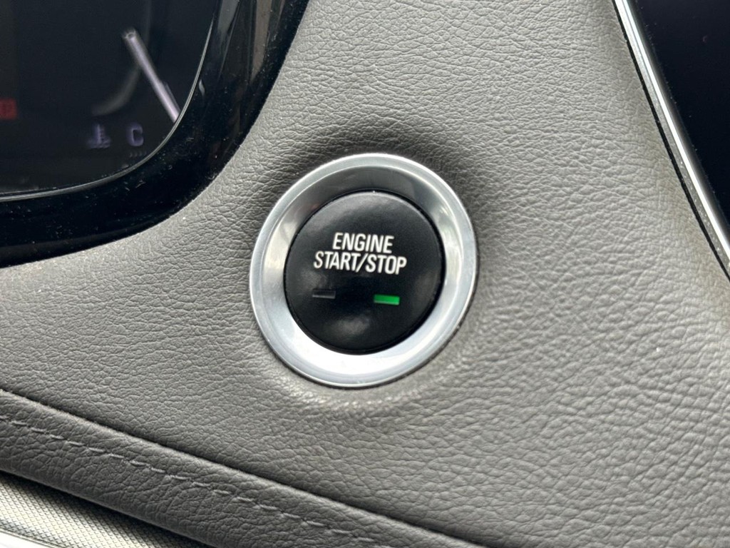 Cadillac XT5 Vehicle Full-screen Gallery Image 23