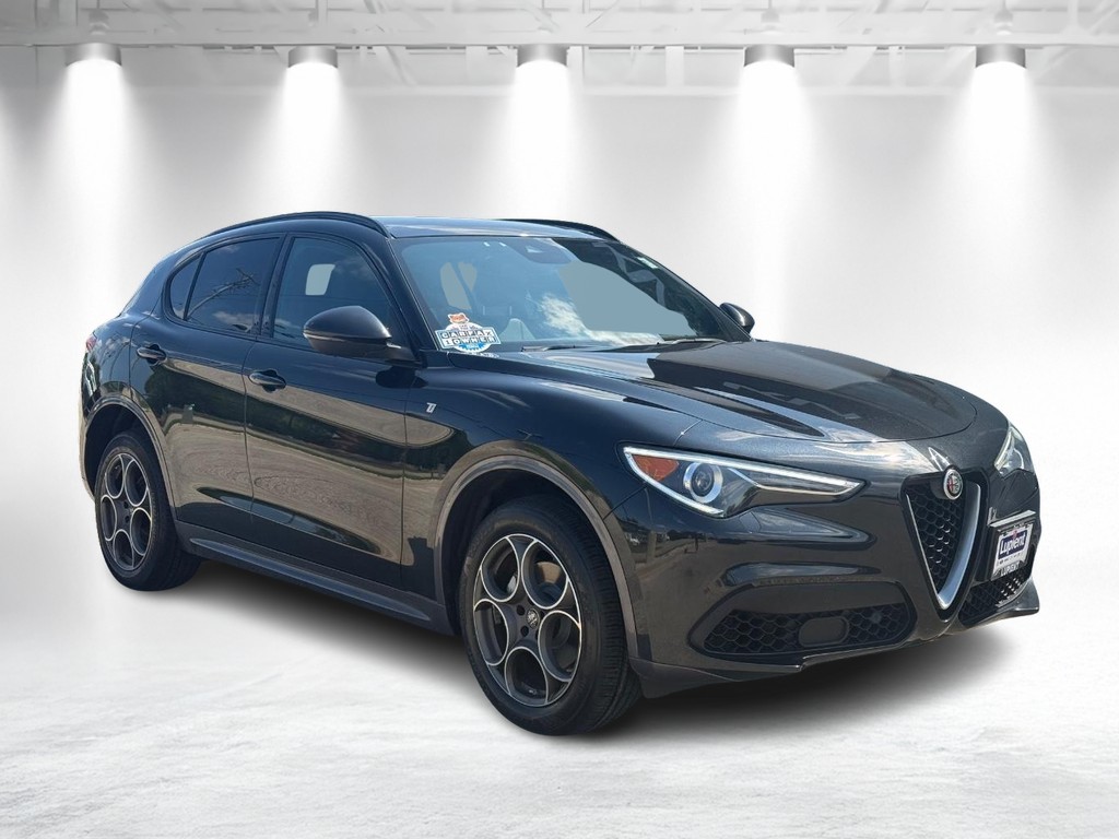 Alfa Romeo Stelvio Vehicle Full-screen Gallery Image 01