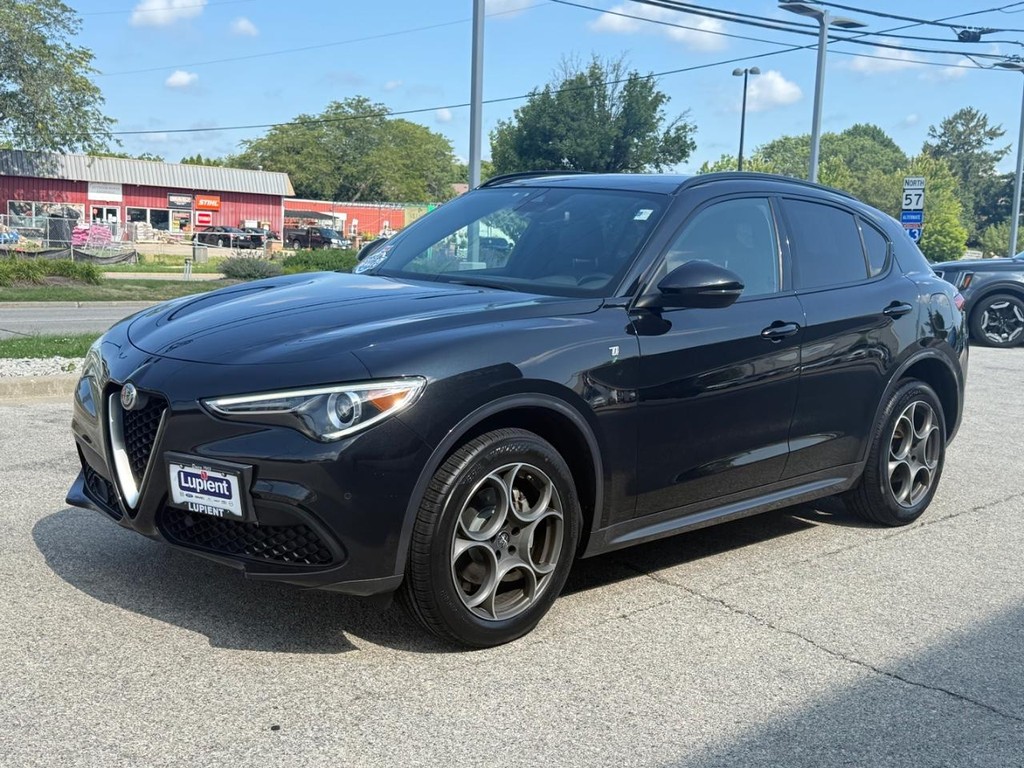 Alfa Romeo Stelvio Vehicle Full-screen Gallery Image 07