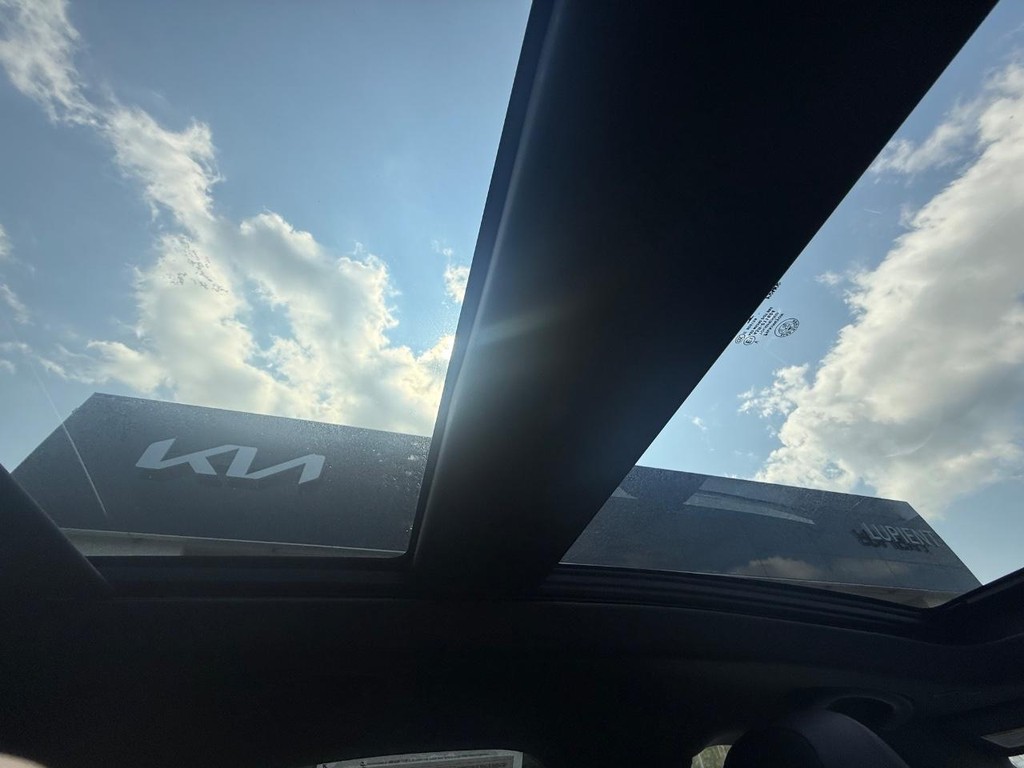 Alfa Romeo Stelvio Vehicle Full-screen Gallery Image 12