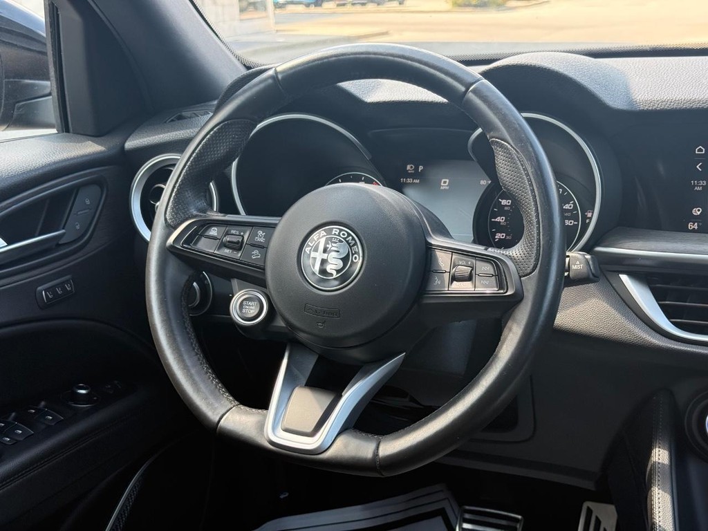 Alfa Romeo Stelvio Vehicle Full-screen Gallery Image 14