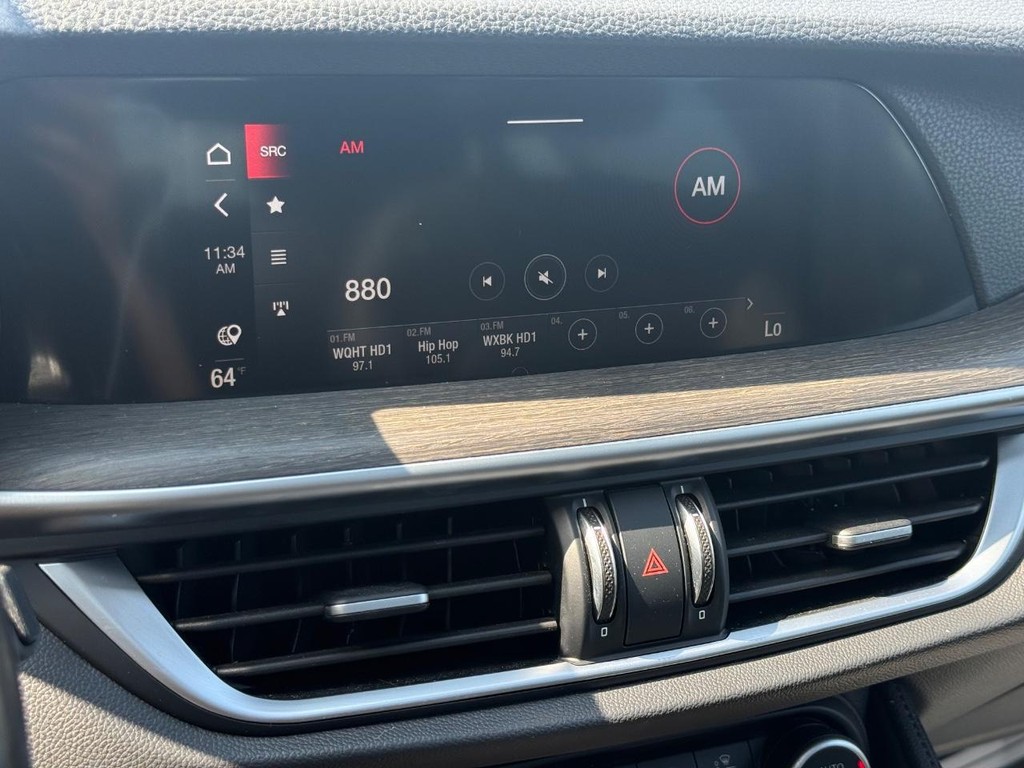 Alfa Romeo Stelvio Vehicle Full-screen Gallery Image 17
