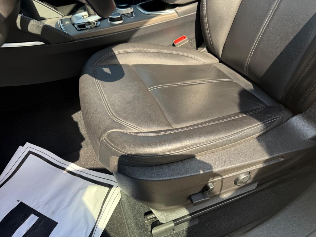 Alfa Romeo Stelvio Vehicle Full-screen Gallery Image 26