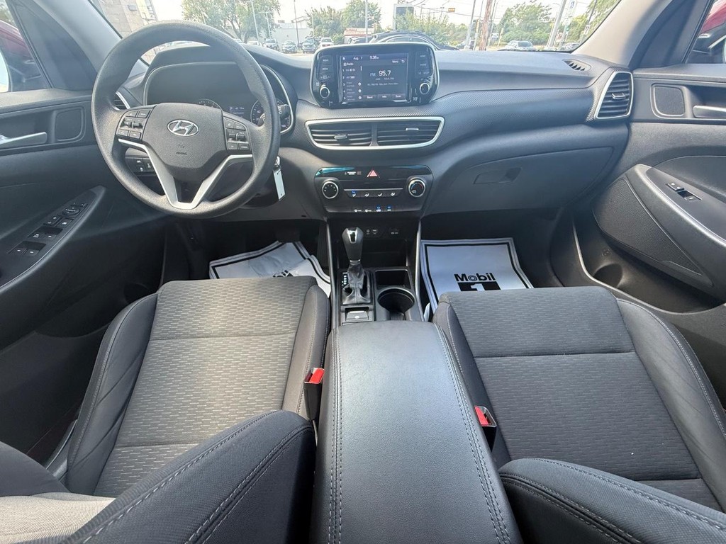 Hyundai Tucson Vehicle Full-screen Gallery Image 12