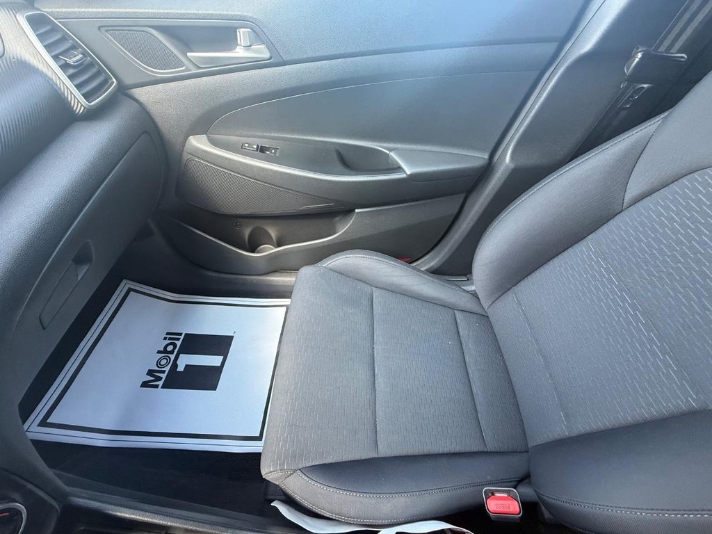 Hyundai Tucson Vehicle Full-screen Gallery Image 21