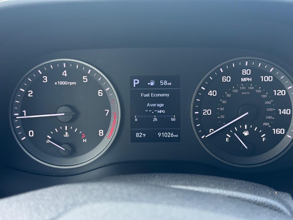 Hyundai Tucson Vehicle Full-screen Gallery Image 22