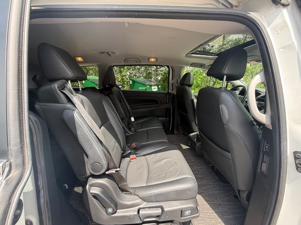 Honda Odyssey Vehicle Full-screen Gallery Image 12