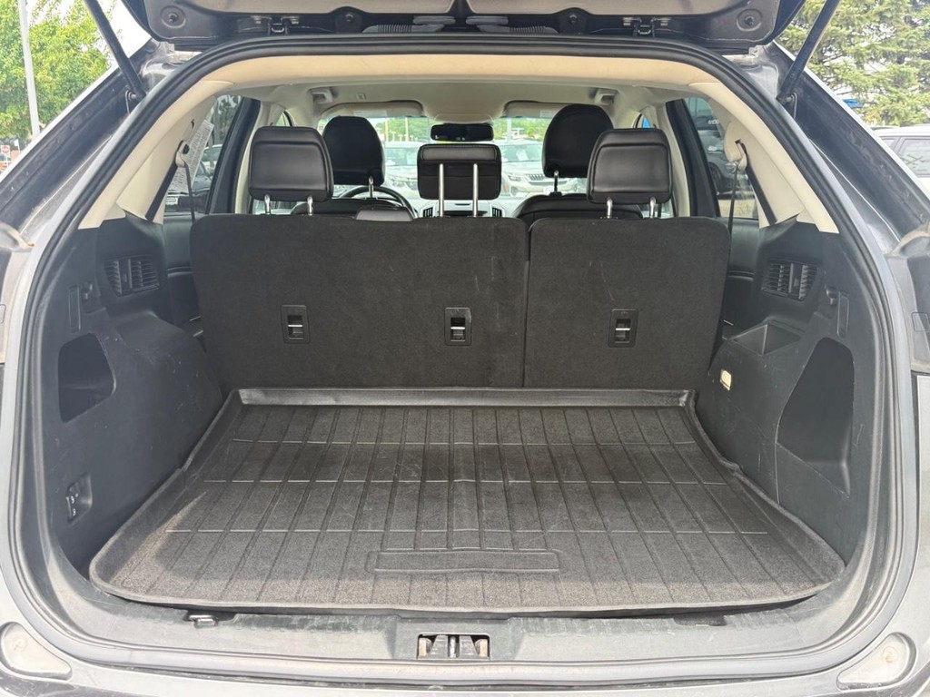Ford Edge Vehicle Full-screen Gallery Image 05