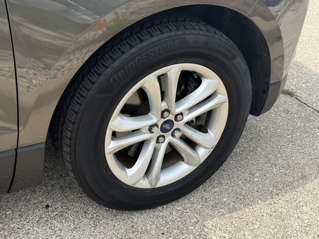 Ford Edge Vehicle Full-screen Gallery Image 09