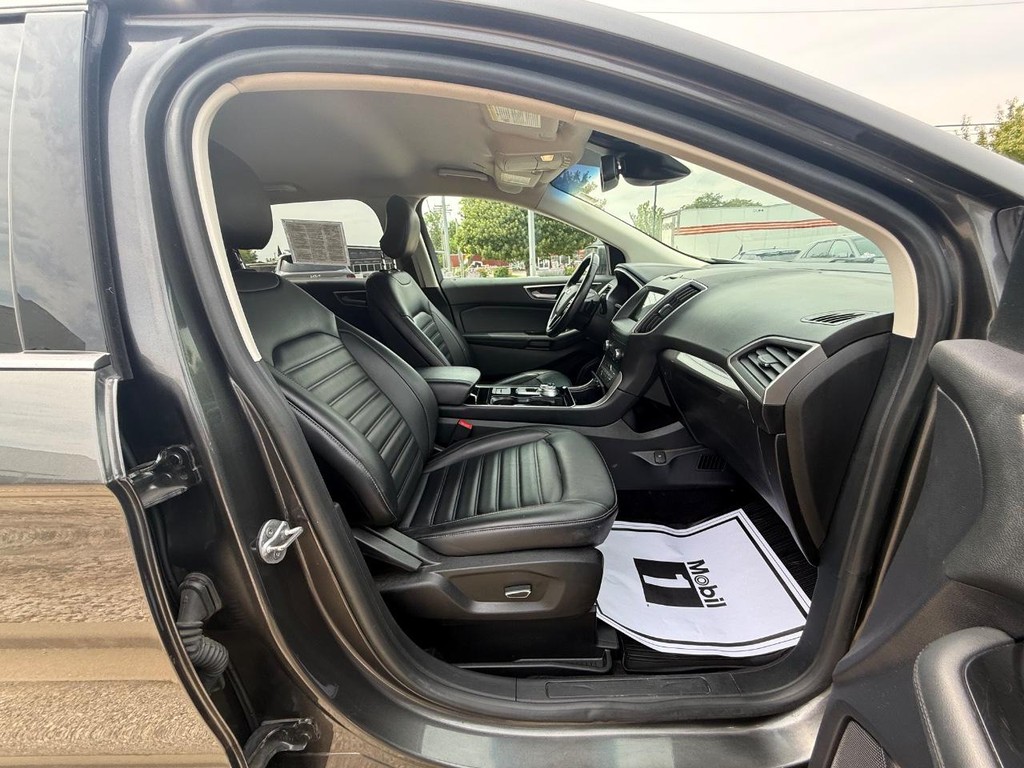 Ford Edge Vehicle Full-screen Gallery Image 10