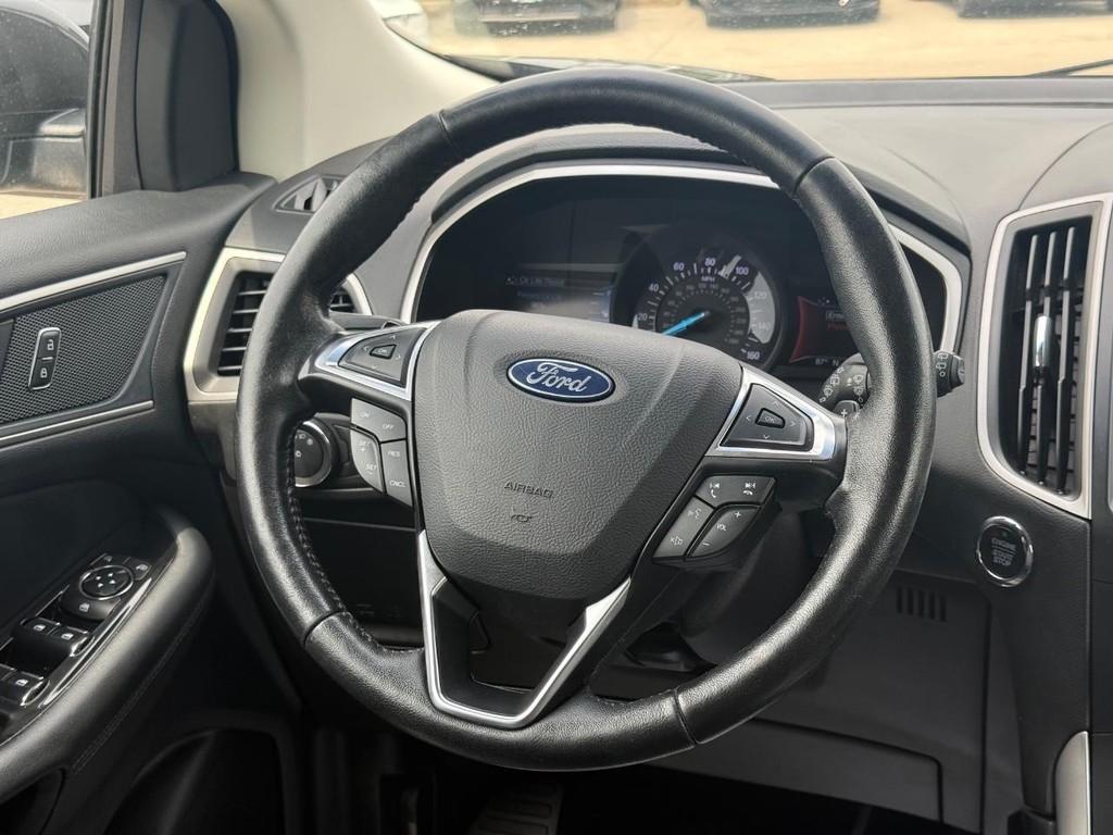 Ford Edge Vehicle Full-screen Gallery Image 13
