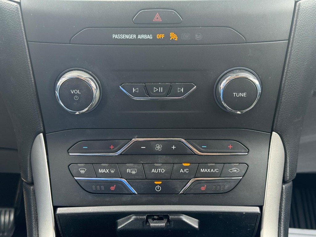 Ford Edge Vehicle Full-screen Gallery Image 18