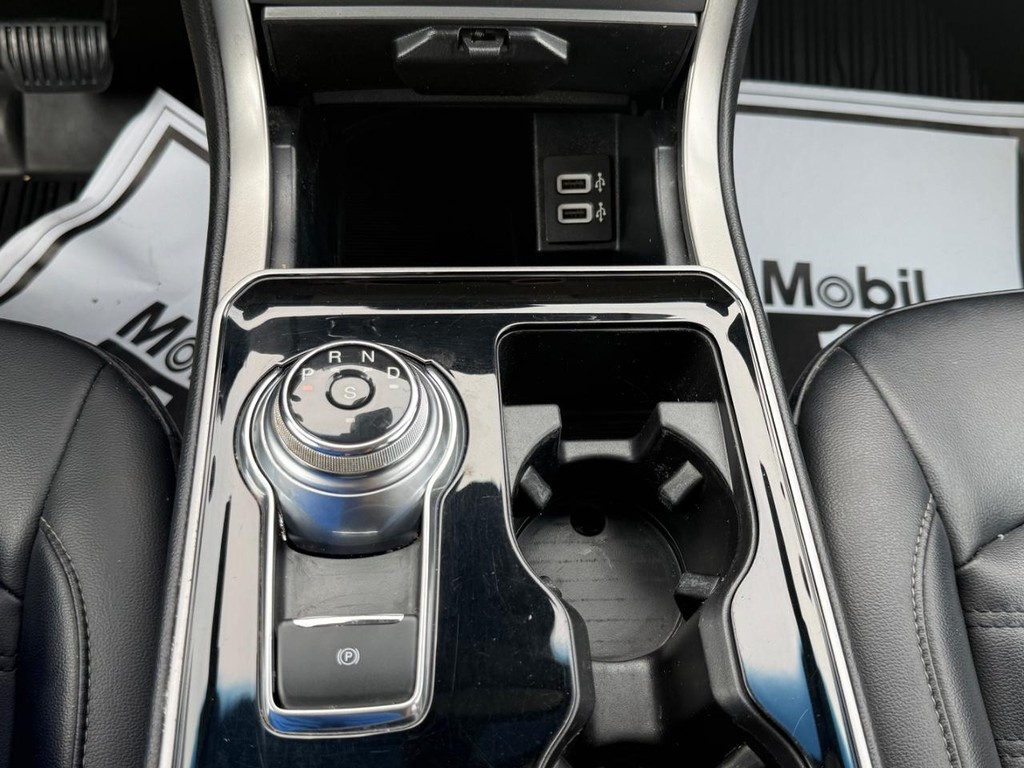 Ford Edge Vehicle Full-screen Gallery Image 19